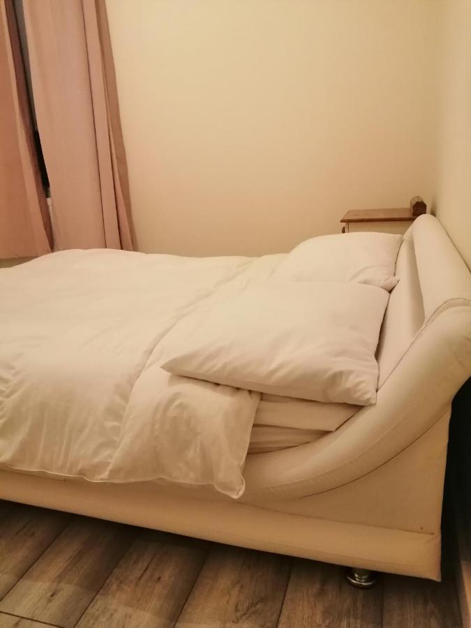 Angelica Place Portsmouth Room photo